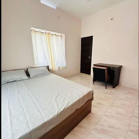 Home At Guruvayur 2 Ac Room,1 Single Bed,Kitchen Экстерьер фото