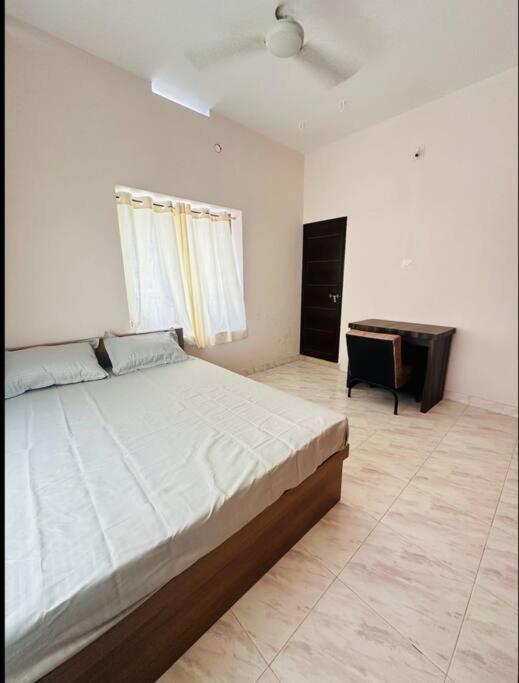 Home At Guruvayur 2 Ac Room,1 Single Bed,Kitchen Экстерьер фото