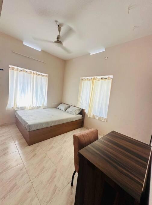 Home At Guruvayur 2 Ac Room,1 Single Bed,Kitchen Экстерьер фото